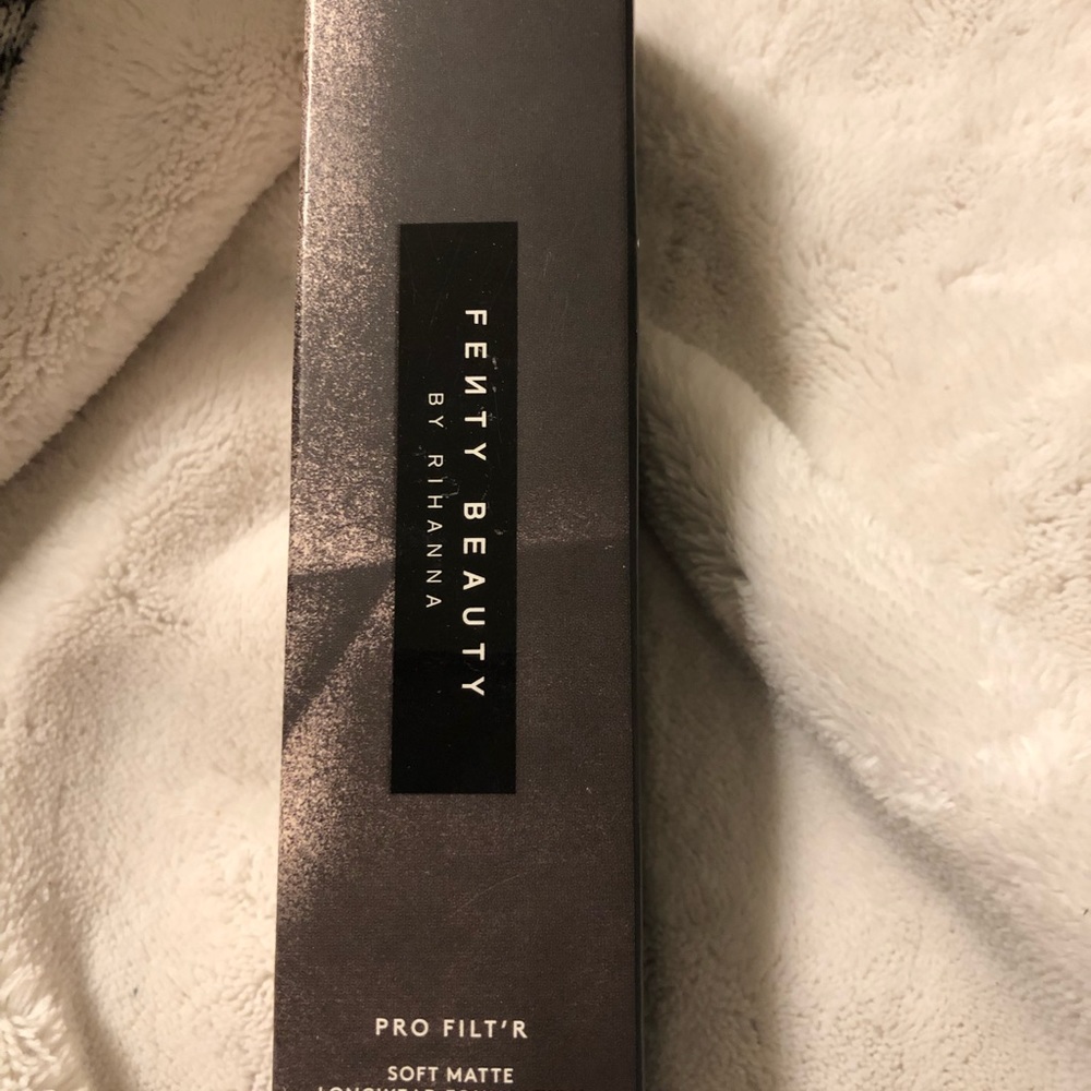 Fenty 190 Pro Filt’r Soft Matte Foundation - Picture 3 of 3